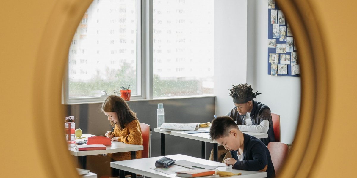 Online or In-Person SAT Classes in Dubai – How Do You Decide?