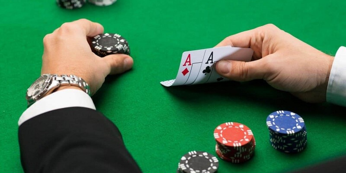 Xì Tố Và Poker – Hai Tựa Game Bài Đỉnh Cao Có Gì Khác Biệt?