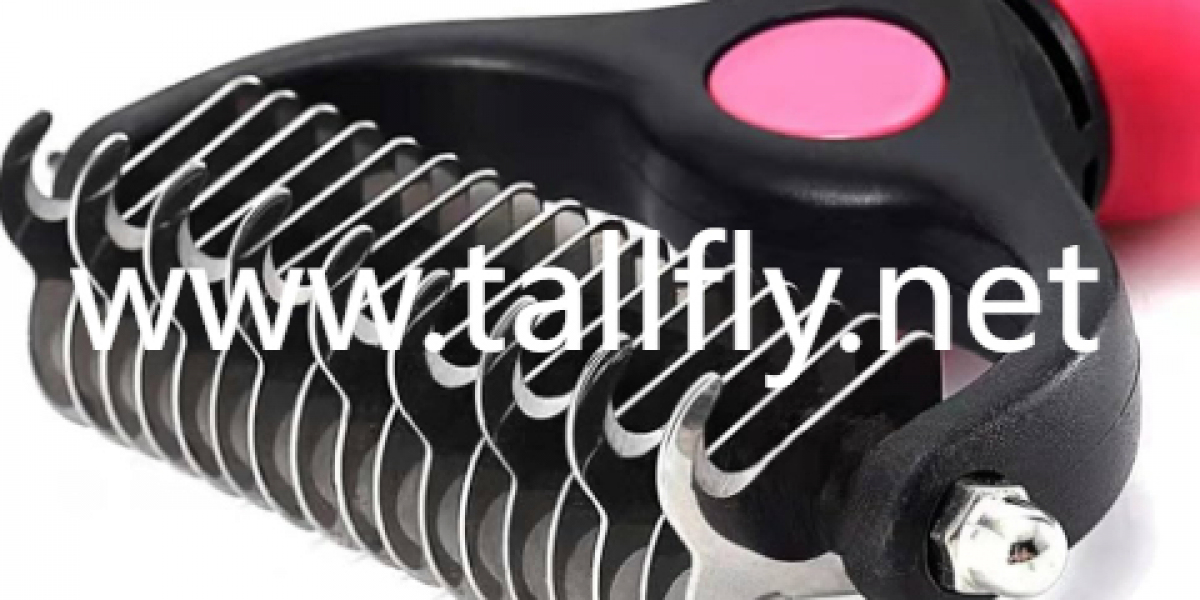 Tallfly Comb Enhances Spa Treatments at Pet Yoga Events