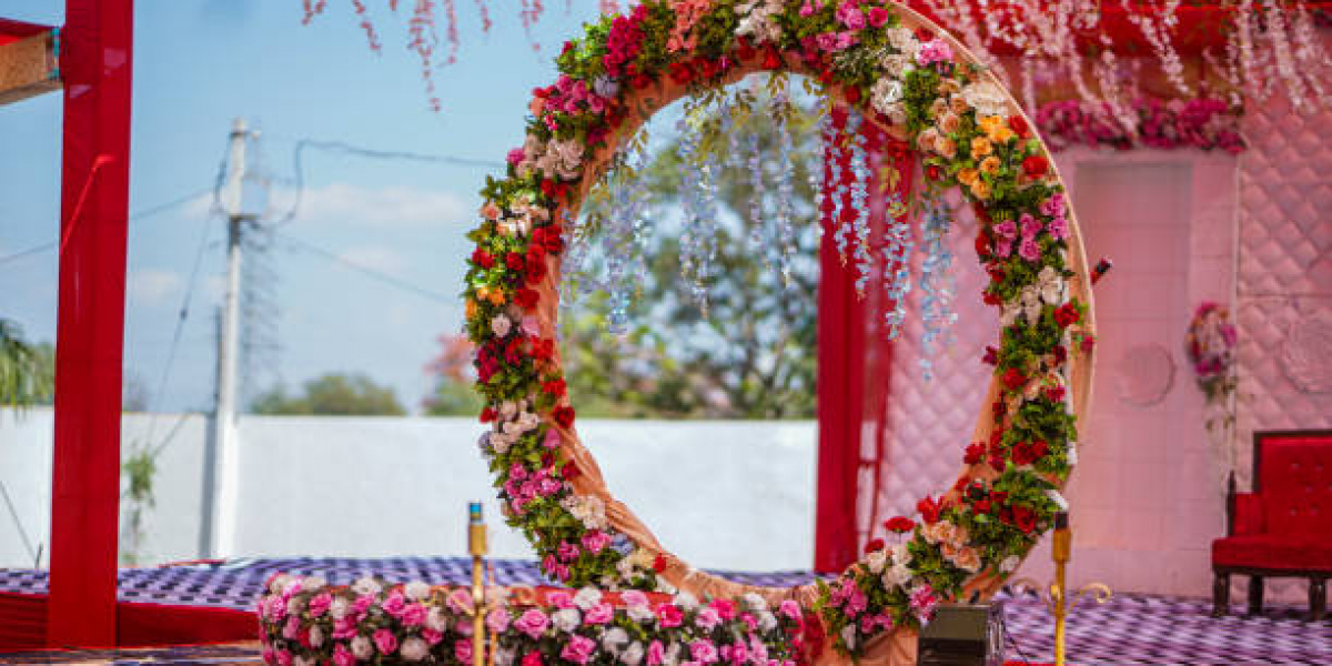 5 Unique Materials to Use for a Custom Wedding Arch That Couples Will Love